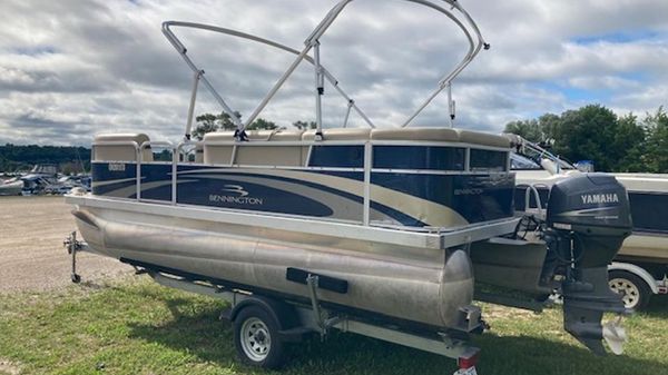 Bennington Pontoon