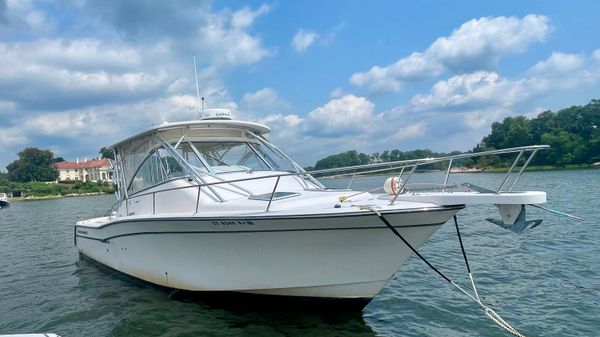 Grady-White 330 explorer