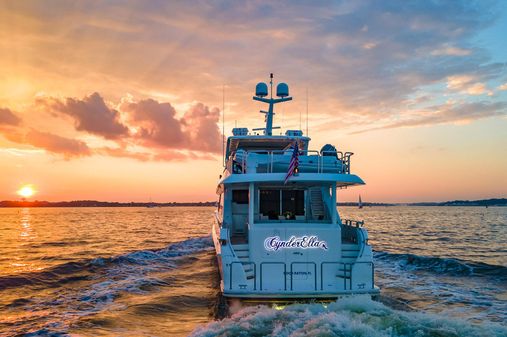 Hargrave Custom Raised Pilothouse image