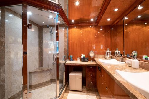 Hargrave Custom Raised Pilothouse image