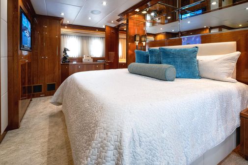 Hargrave Custom Raised Pilothouse image