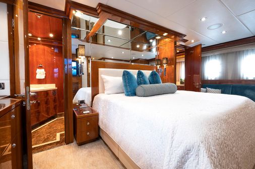 Hargrave Custom Raised Pilothouse image