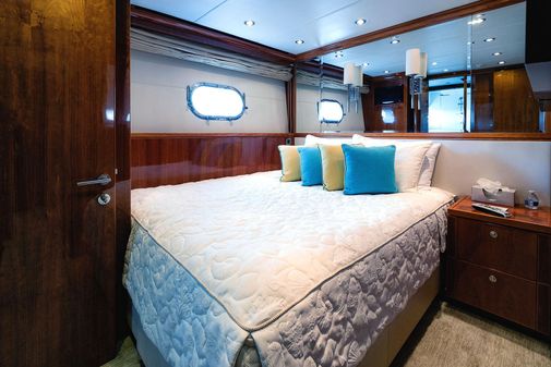 Hargrave Custom Raised Pilothouse image