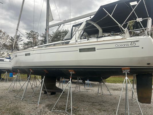 Beneteau Oceanis 45 - main image