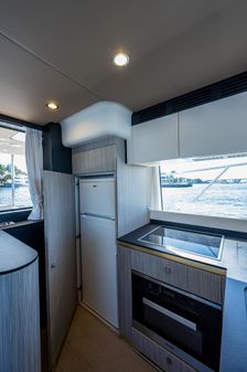 Azimut 55 image
