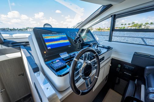 Azimut 55 image