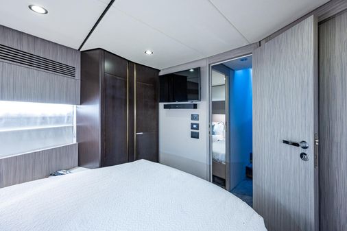 Azimut 55 image