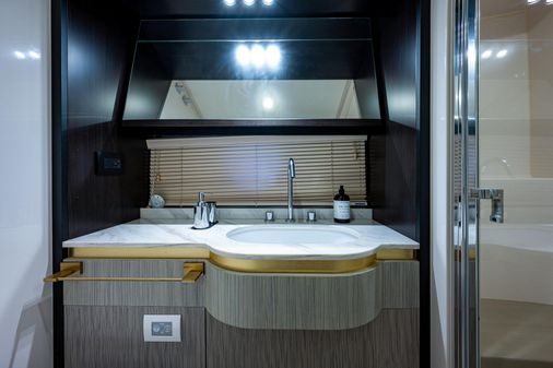 Azimut 55 image