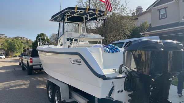 Boston Whaler 260 Outrage 