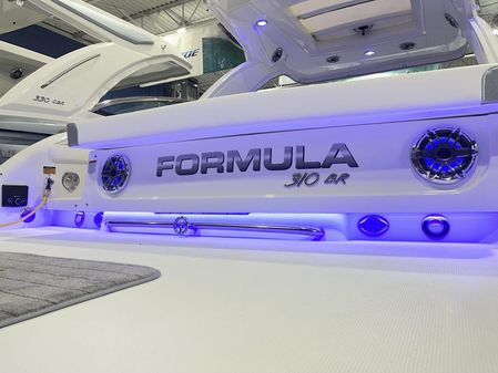 Formula 310 Bow Rider image
