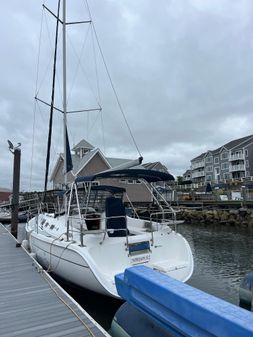 Hunter 36 image