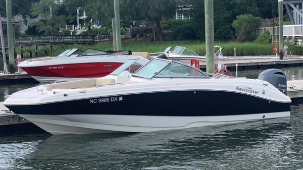NauticStar 223DC Sport Deck 