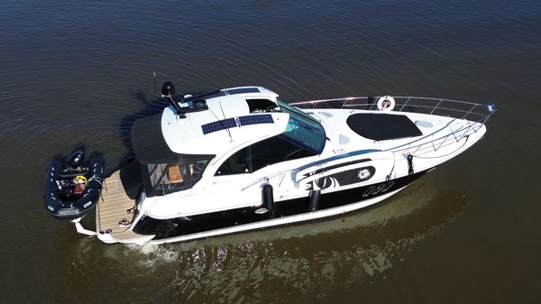 Cruisers Yachts 430 Sports Coupe image