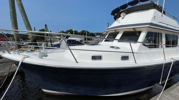 Sabreline 34 Flybridge Cruiser 