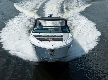 Cruisers Yachts 38 GLS OB image