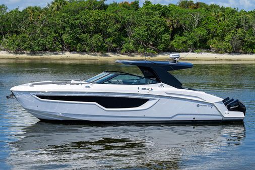 Cruisers Yachts 38 GLS OB image