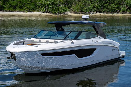 Cruisers Yachts 38 GLS OB image