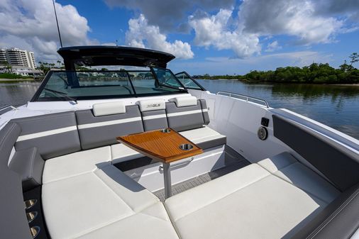 Cruisers Yachts 38 GLS OB image