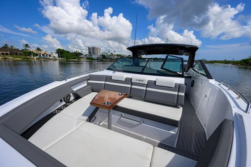 Cruisers Yachts 38 GLS OB image