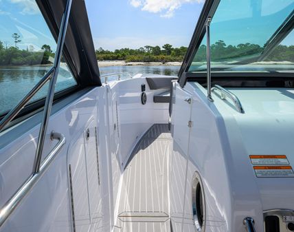 Cruisers Yachts 38 GLS OB image