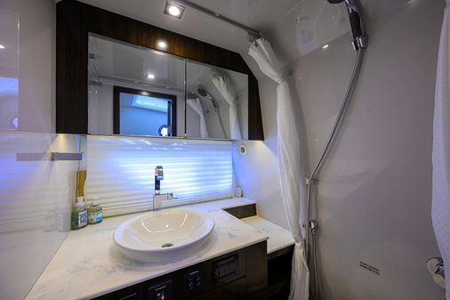 Cruisers Yachts 38 GLS OB image