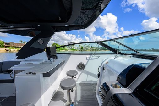 Cruisers Yachts 38 GLS OB image