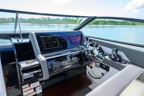 Cruisers Yachts 38 GLS OB image