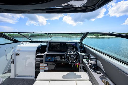 Cruisers Yachts 38 GLS OB image