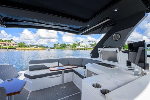 Cruisers Yachts 38 GLS OB image