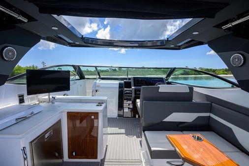 Cruisers Yachts 38 GLS OB image