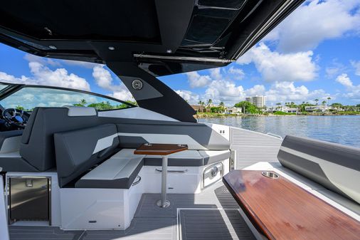 Cruisers Yachts 38 GLS OB image