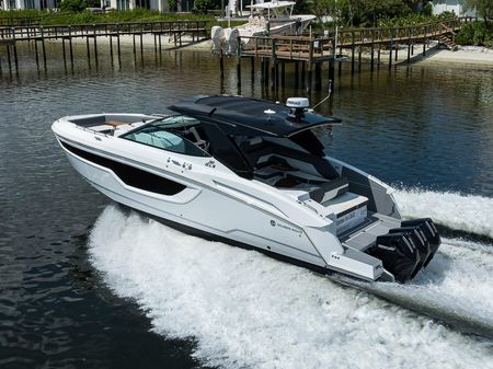 Cruisers Yachts 38 GLS OB image