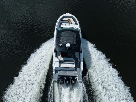 Cruisers Yachts 38 GLS OB image