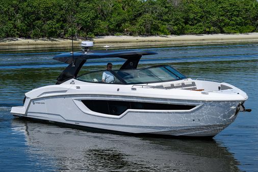 Cruisers Yachts 38 GLS OB image