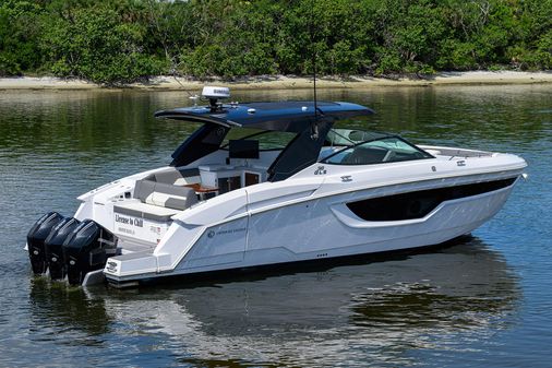 Cruisers Yachts 38 GLS OB image