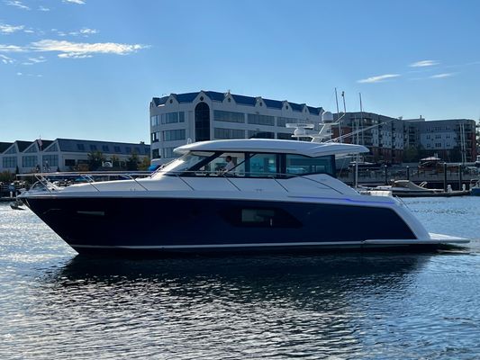 Tiara Yachts 49 COUPE - main image