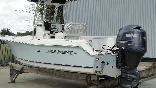 Sea Hunt 210 Ultra 