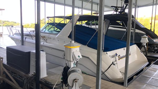 Sea Ray 350 Express Cruiser