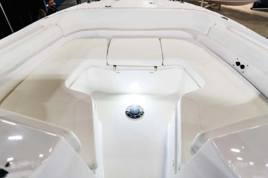 2024 Edgewater 280 CX - Petzold's Marine Center