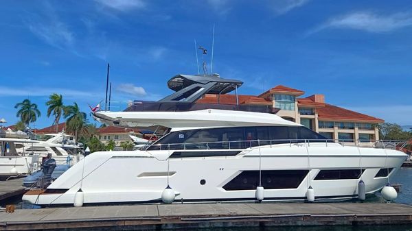 Ferretti Yachts 670
