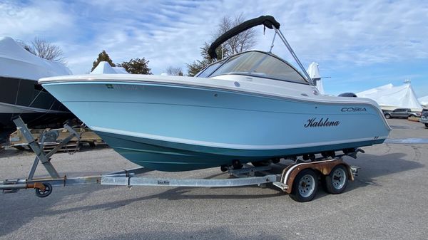 Cobia 220 Dual Console
