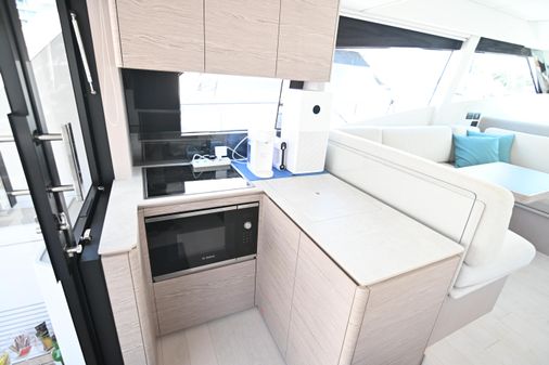 Ferretti Yachts 500 image