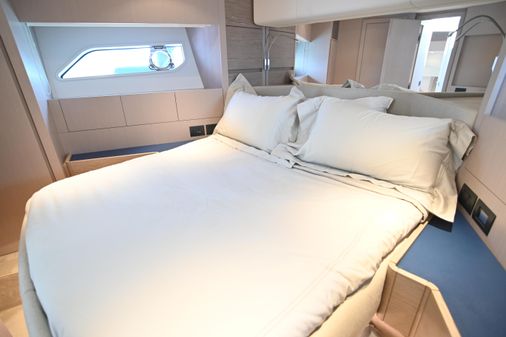 Ferretti Yachts 500 image