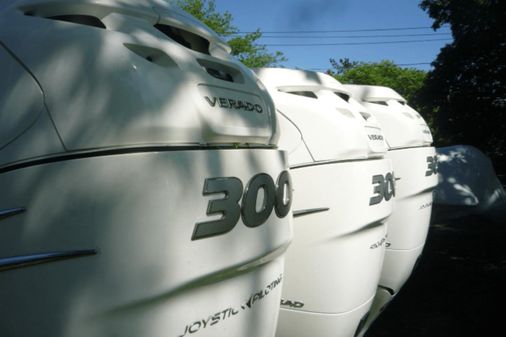 Sea Ray SLX 350 Outboard image