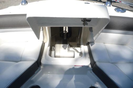 Sea Ray SLX 350 Outboard image