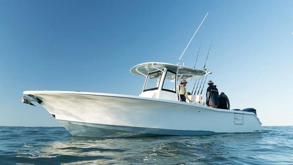 Sea Hunt Gamefish 30 with Coffin Box