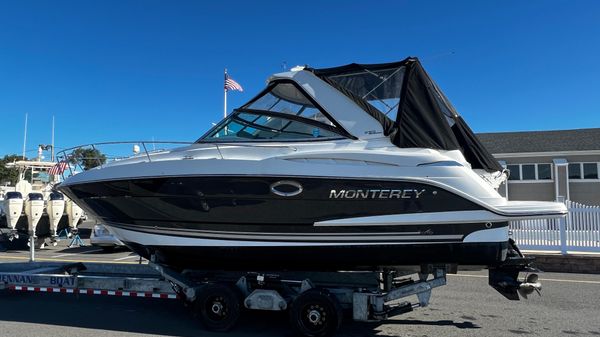 Monterey 295 Sport Yacht 