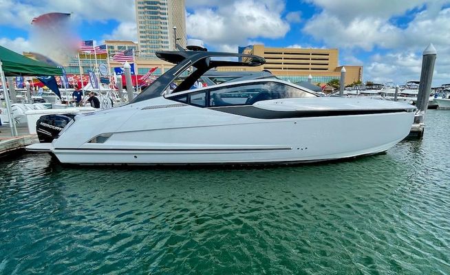 Fairline Fline 33 - main image