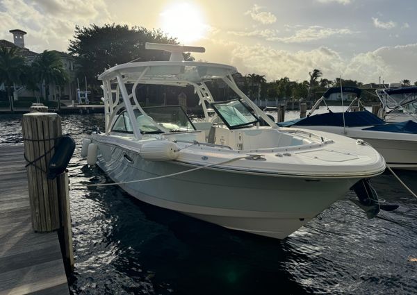 Robalo R317 Dual Console image