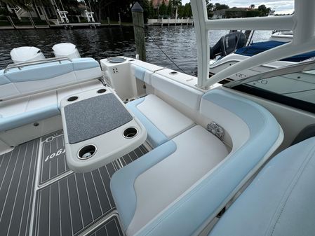 Robalo R317 Dual Console image